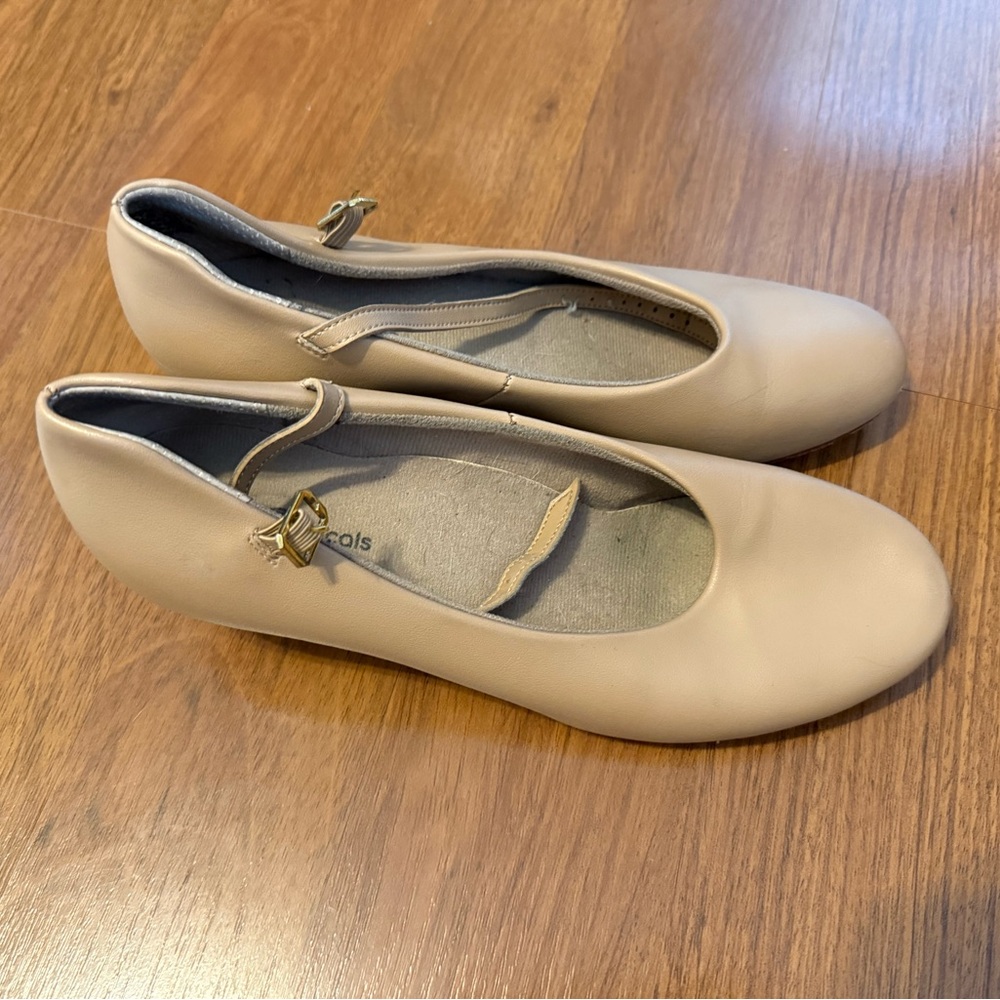 Women's Beige Flats